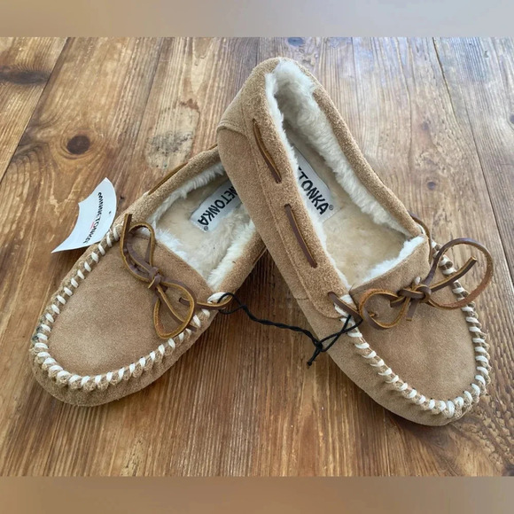 Minnetonka Women’s Suede Moccasin Indoor/Outdoor‎ Slippers Faux Fur Lining 5 NWT - Picture 11 of 11